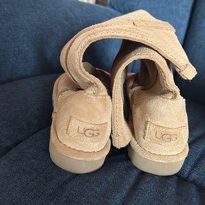 UGG BOOT